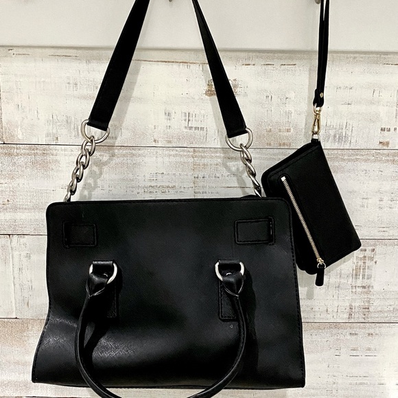 Michael Kors shoulder bag EUC with wallet - Picture 2 of 6